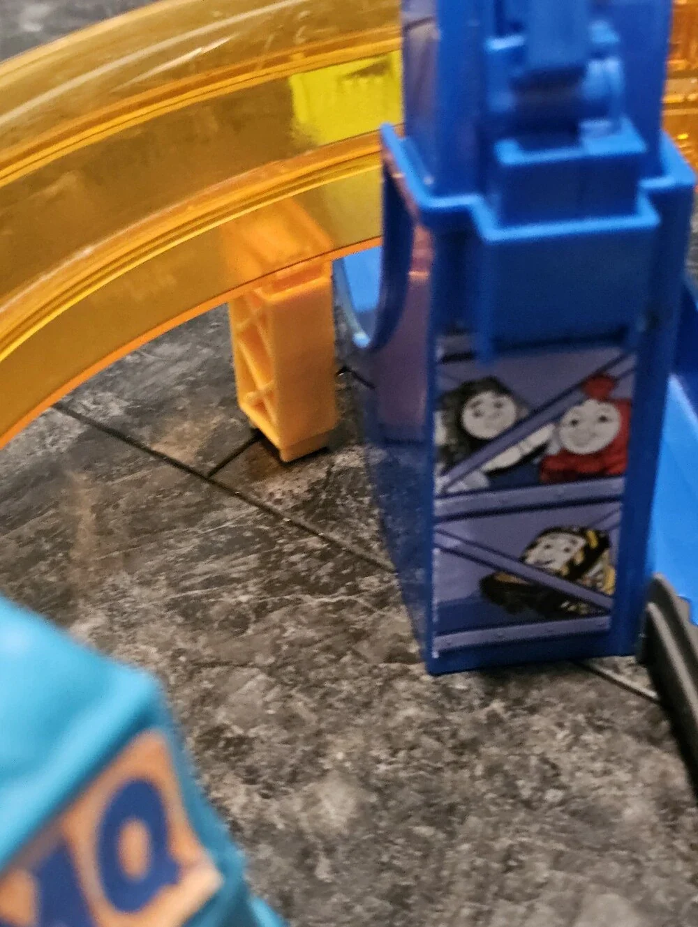 Thomas and Friends Minis Boost 'N Blast Stunt 12 Mini Trains Incomplete Works!